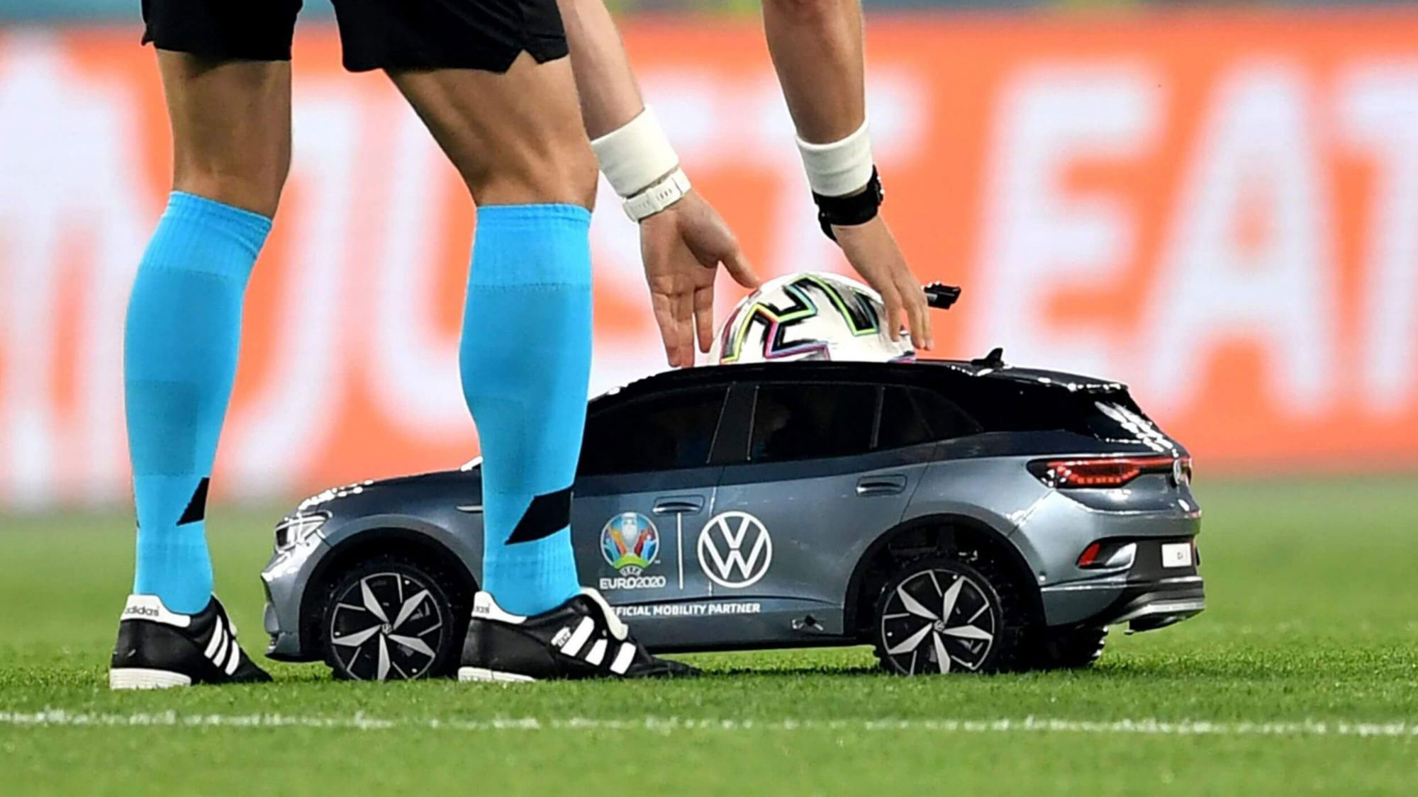 Miért olyan sok autógyártó aktív futball szponzorként?